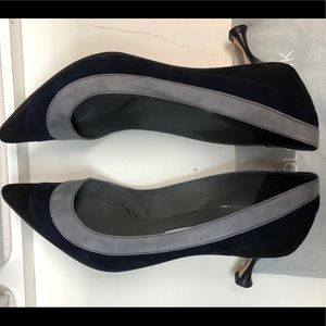 Manolo Blahnik tri-color kitten heel size 42